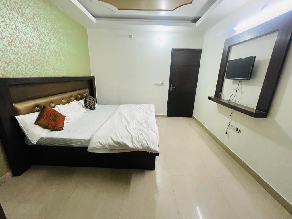 Premium Boston Rooms Family Hotel อัครา ภายนอก รูปภาพ