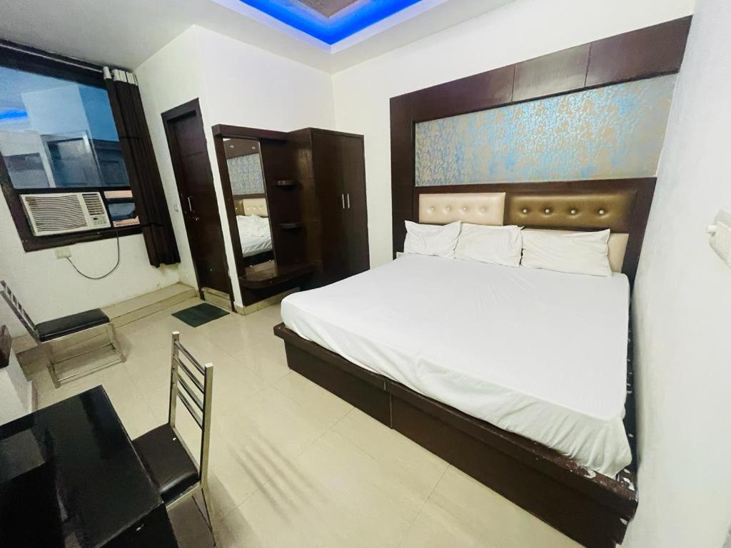 Premium Boston Rooms Family Hotel อัครา ภายนอก รูปภาพ
